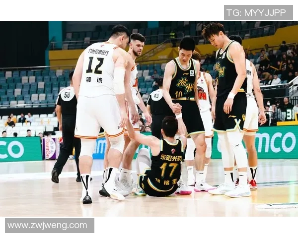 浙江东阳光队球员张三连续三场砍下30+得分,展现无与伦比的篮球天赋 浙江东阳光队球员张三连续三场砍下30+得分,展现无与伦比的篮球天赋